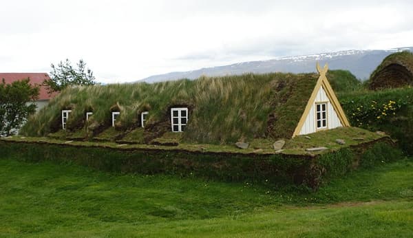 casas-revestimiento-vegetal-y-piedra-Islandia-4 casas-revestimiento-vegetal-y-piedra-Islandia-4