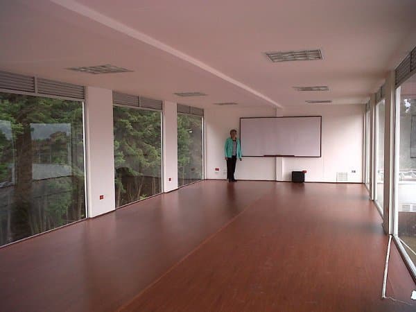 interior-aula-Universidad-con-contenedores-ISO40 interior-aula-Universidad-con-contenedores-ISO40