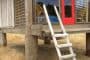 escalera-refugio-hecho-con-madera-recuperada