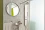 ducha-casa-con-dormitorio-en-contenedor