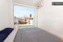 interior-casa-con-dormitorio-en-contenedor