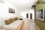 interior-casa-con-dormitorio-en-contenedor