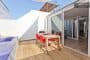 patio-casa-con-dormitorio-en-contenedor