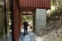 Six_Oaks-casa-container-exterior bajo el puente