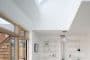 interior-sala-CarbonLight Homes