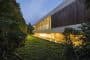 The-Forum-Jeju-fachada-nocturna-oeste