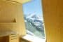interior-albergue-Tracuit-ventana-dormitorio