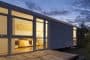 Casa-MIA-autoconstruida-exterior-de-noche