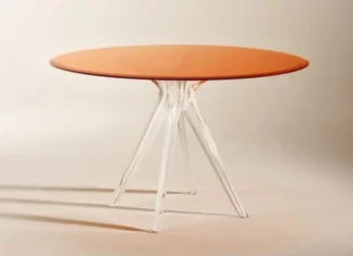 El metacrilato: definición, usos, y beneficios para la industria Mesa Sir Gio Philippe Starck