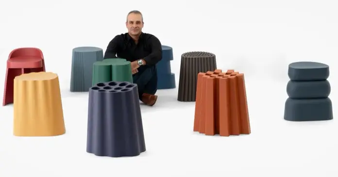 taburetes hechos con material ABS reciclado