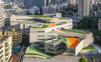 Vista edificios clases de Escuela de Idiomas Cuizhu en China.